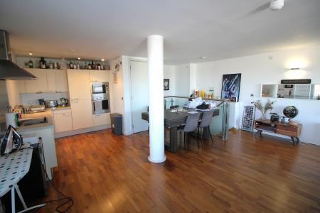 2 bedroom Duplex to let in Cedar Court, Prestwich, M25