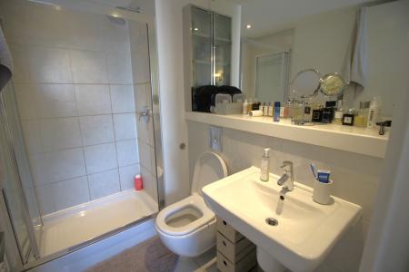 2 bedroom Duplex to let in Cedar Court, Prestwich, M25