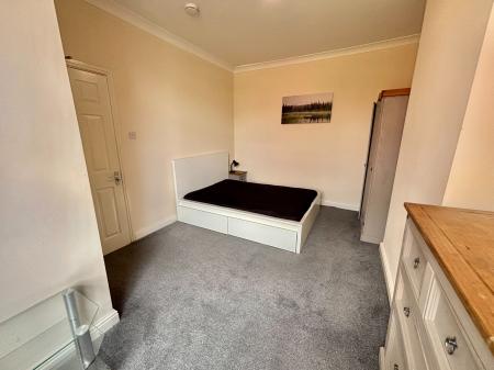 1 bedroom House share to let in Rochdale Old Road, Bury, BL9