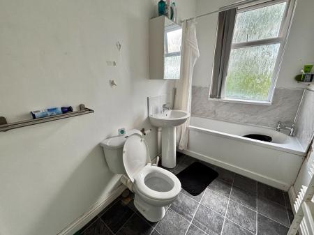 1 bedroom House share to let in Rochdale Old Road, Bury, BL9