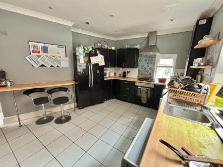 1 bedroom House of Multiple Occupation to let in Albert Park Road, Manchester, M7