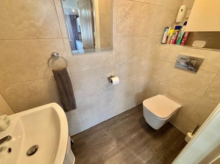 4 bedroom Semi-detached house for sale in Lilac View Close, Oldham, OL2