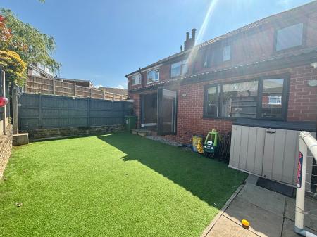 4 bedroom Semi-detached house for sale in Lilac View Close, Oldham, OL2
