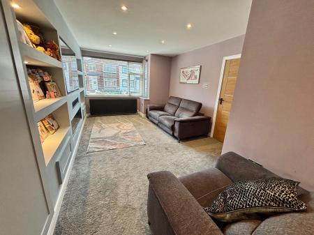 4 bedroom Semi-detached house for sale in Lilac View Close, Oldham, OL2
