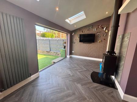4 bedroom Semi-detached house for sale in Lilac View Close, Oldham, OL2