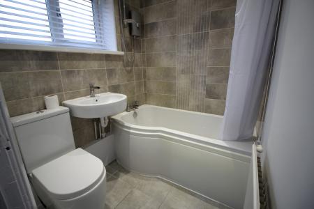 1 bedroom Flat to let in Andover Avenue, Middleton, M24