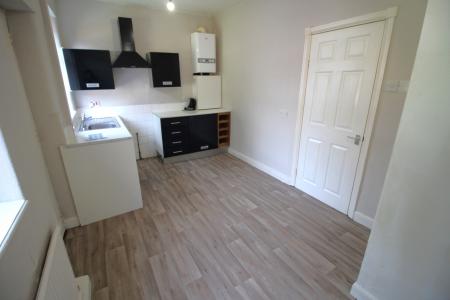 2 bedroom End of terrace house to let in Suffolk Street, Oldham, OL9