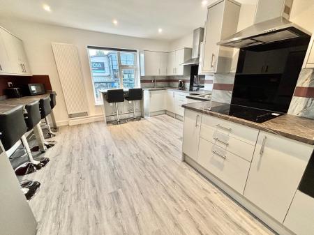 1 bedroom House share to let in Chorley Old Road, Bolton, BL1