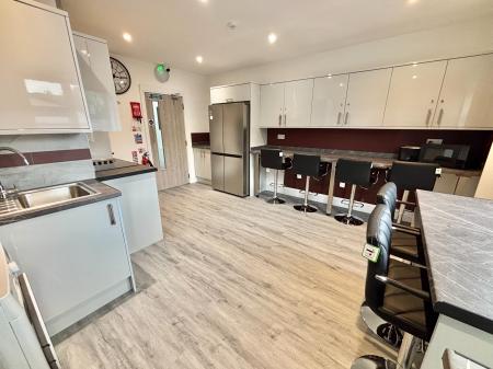 1 bedroom House share to let in Chorley Old Road, Bolton, BL1