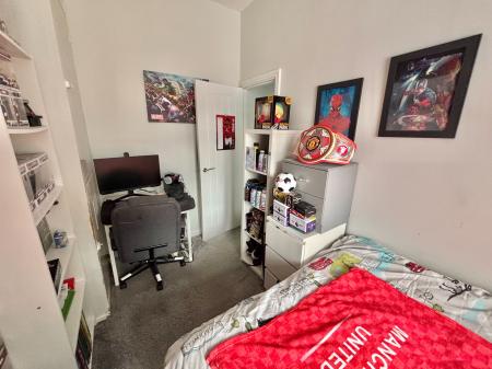 2 bedroom Terraced House to let in Fields New Road, Oldham, OL9