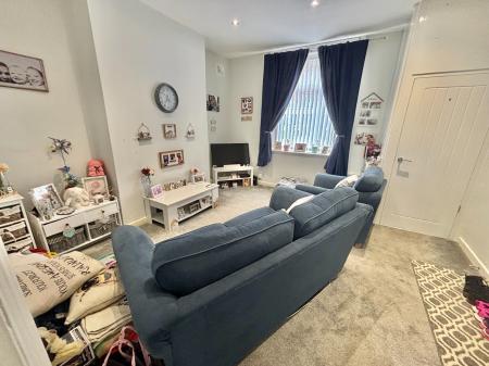 2 bedroom Terraced House to let in Fields New Road, Oldham, OL9