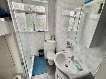 2 bedroom Terraced House to let in Fields New Road, Oldham, OL9