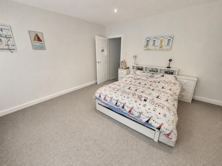 2 bedroom Terraced House to let in Fields New Road, Oldham, OL9
