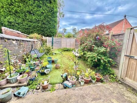 2 bedroom Terraced House to let in Fields New Road, Oldham, OL9