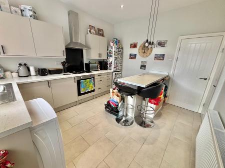 2 bedroom Terraced House to let in Fields New Road, Oldham, OL9