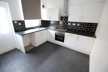 2 bedroom Terraced House to let in Cummings Street, Oldham, OL8