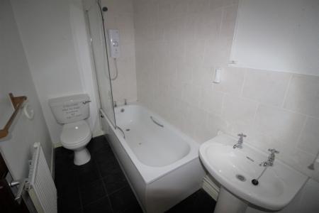 2 bedroom Terraced House to let in Cummings Street, Oldham, OL8