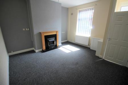2 bedroom Terraced House to let in Cummings Street, Oldham, OL8