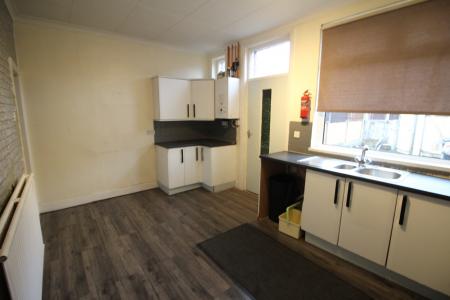 2 bedroom Terraced House to let in Burnley Lane, Oldham, OL1