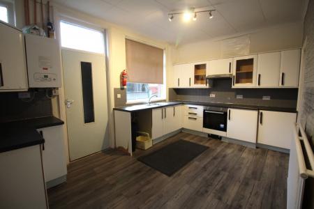 2 bedroom Terraced House to let in Burnley Lane, Oldham, OL1