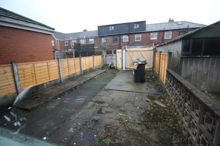2 bedroom Terraced House to let in Burnley Lane, Oldham, OL1