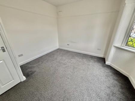 2 bedroom Flat to let in Dale Road, Middleton, M24