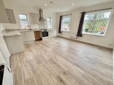 2 bedroom Flat to let in Dale Road, Middleton, M24