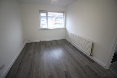 1 bedroom Apartment to let in Andover Avenue, Middleton, M24