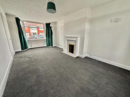 3 bedroom Semi-detached house to let in Beech Avenue, Whitefield, M45