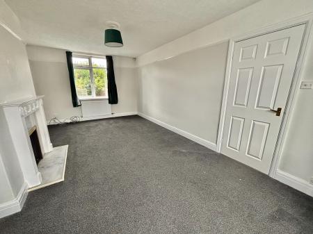 3 bedroom Semi-detached house to let in Beech Avenue, Whitefield, M45