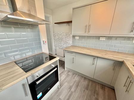 3 bedroom Semi-detached house to let in Beech Avenue, Whitefield, M45