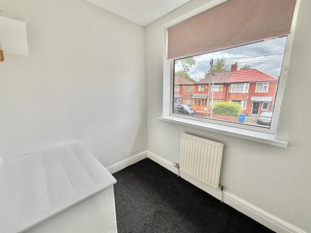 3 bedroom Semi-detached house to let in Beech Avenue, Whitefield, M45