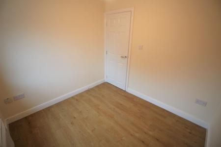 2 bedroom Flat to let in Walmersley Road, Bury, BL9