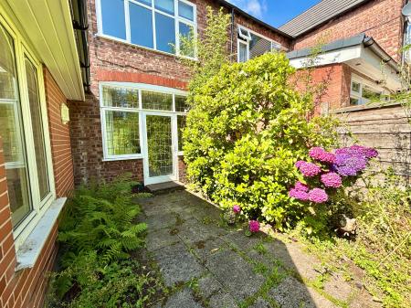 4 bedroom Semi-detached house for sale in Park Road, Prestwich, M25