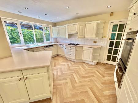 4 bedroom Semi-detached house for sale in Park Road, Prestwich, M25