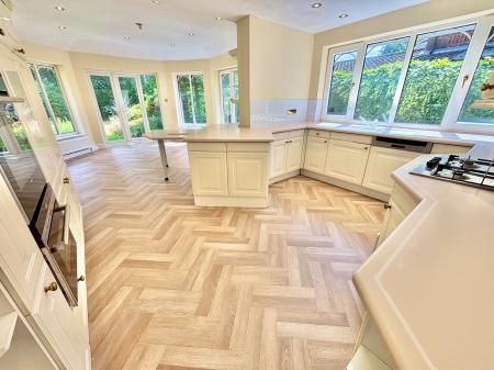 4 bedroom Semi-detached house for sale in Park Road, Prestwich, M25