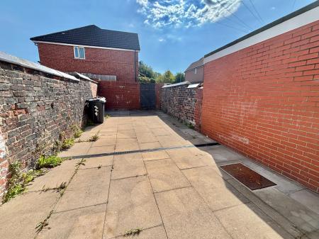2 bedroom Terraced House for sale in Fields New Road, Oldham, OL9