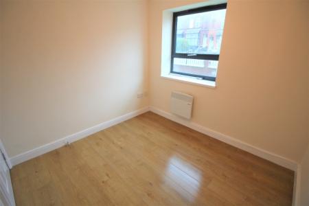 2 bedroom Flat to let in Walmersley Road, Bury, BL9