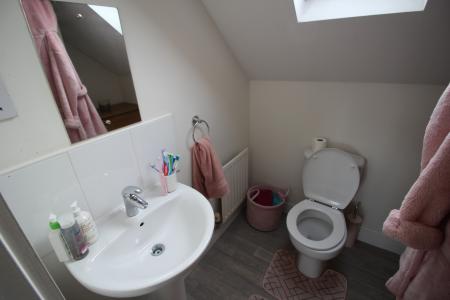 4 bedroom Town house to let in Fairbourne Walk, Oldham, OL1