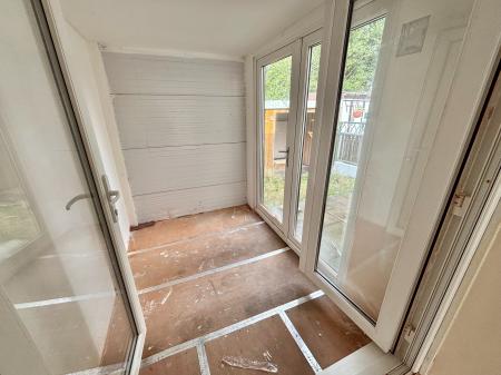 3 bedroom Terraced House for sale in Meadowbank Close, Oldham, OL4
