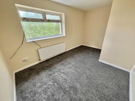 3 bedroom Terraced House for sale in Meadowbank Close, Oldham, OL4