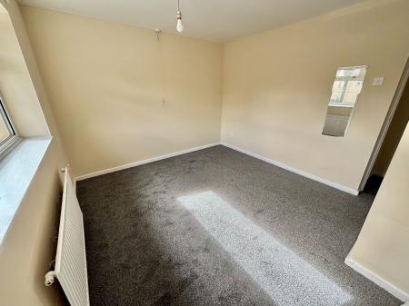 3 bedroom Terraced House for sale in Meadowbank Close, Oldham, OL4