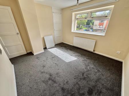 3 bedroom Terraced House for sale in Meadowbank Close, Oldham, OL4
