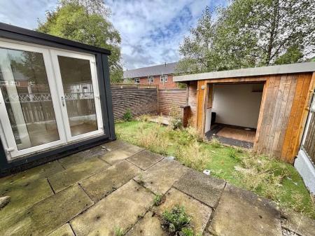 3 bedroom Terraced House for sale in Meadowbank Close, Oldham, OL4