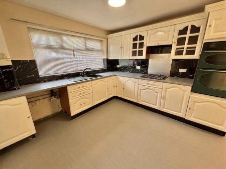 3 bedroom Terraced House for sale in Meadowbank Close, Oldham, OL4