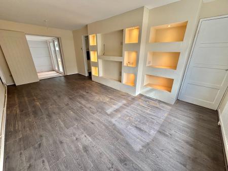 3 bedroom Terraced House for sale in Meadowbank Close, Oldham, OL4