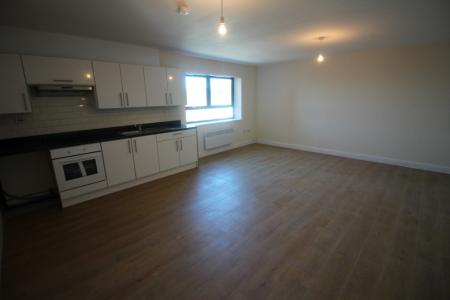 2 bedroom Flat to let in Walmersley Road, Bury, BL9