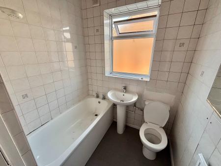 3 bedroom Terraced House to let in Huxley Street, Oldham, OL1