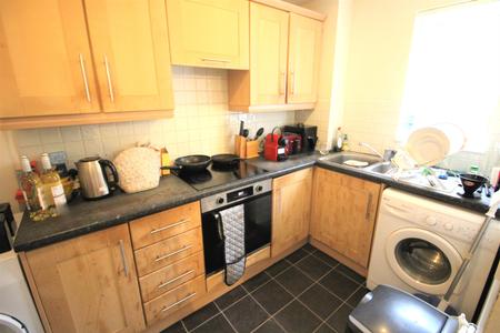 2 bedroom Flat to let in New Road, Radcliffe, M26
