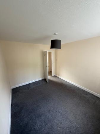 2 bedroom Flat to let in Castleton Court, Newton Mearns, G77